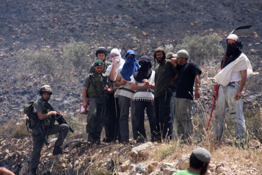 مستوطنون يحرقون موقعا للجيش الإسرائيلي في الضفة